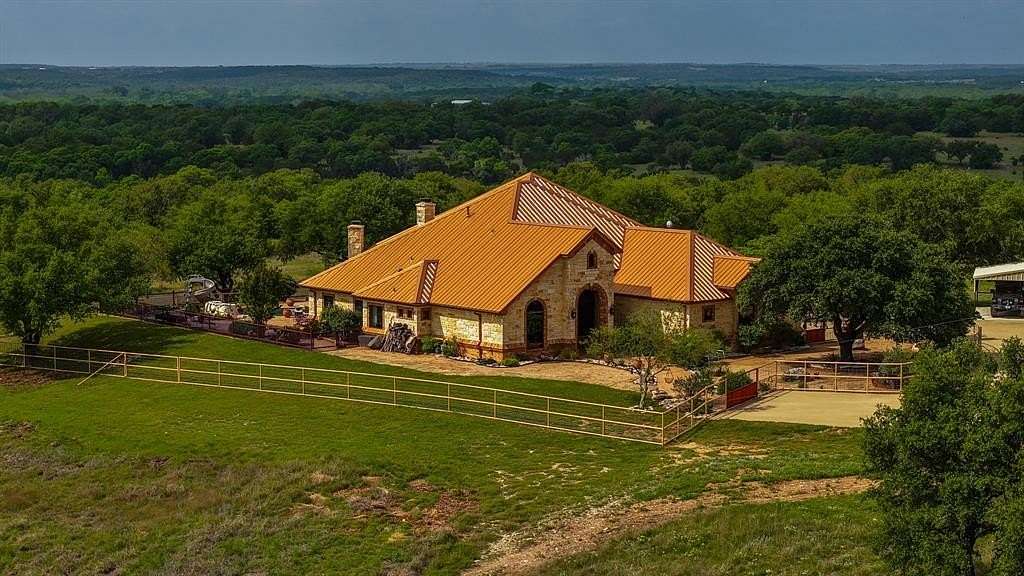 191 Acres of Land with Home for Sale in Hamilton, Texas