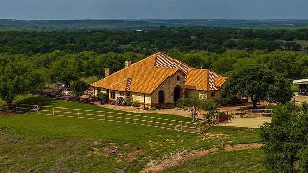 191 Acres of Land with Home for Sale in Hamilton, Texas
