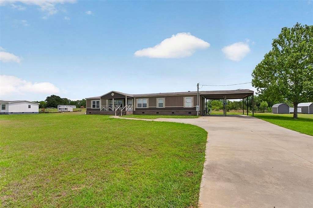 2 Acres of Land with Home for Sale in Stonewall, Louisiana