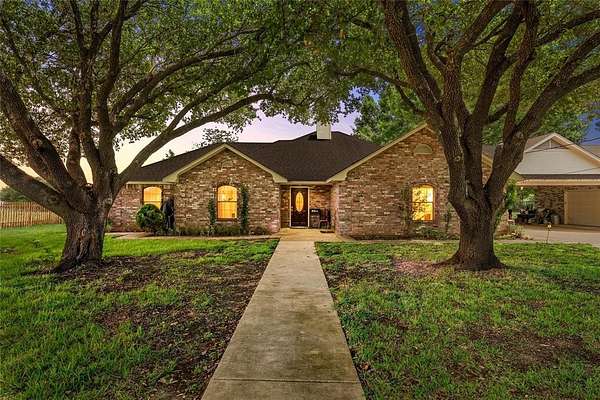 9.22 Acres of Land with Home for Sale in Robinson, Texas