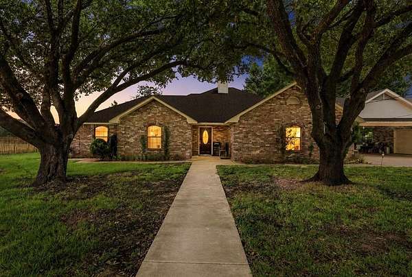9.22 Acres of Land with Home for Sale in Robinson, Texas