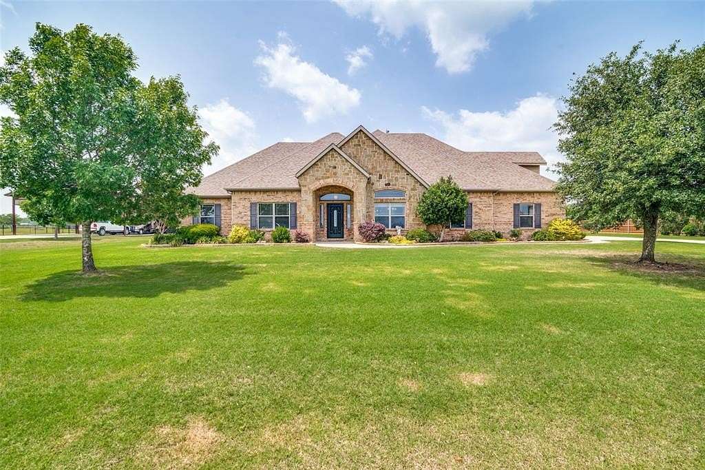 1.5 Acres of Land with Home for Sale in Royse City, Texas
