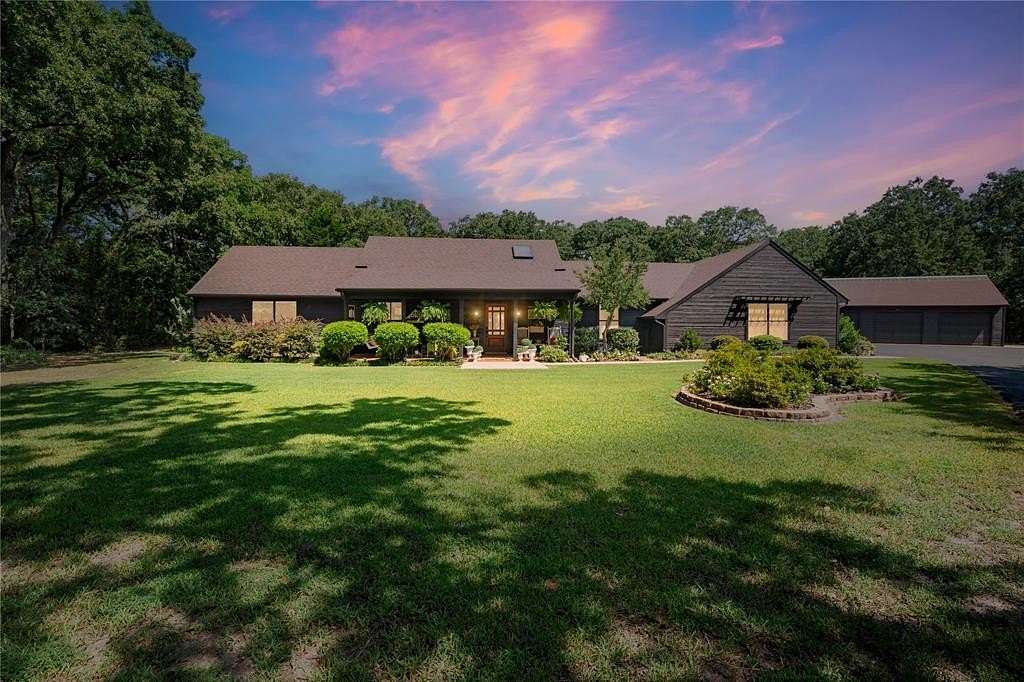 20 Acres of Land with Home for Sale in Quinlan, Texas