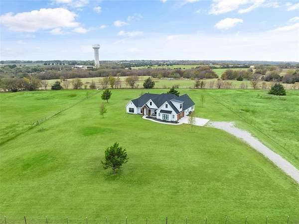 2.5 Acres of Land with Home for Sale in Van Alstyne, Texas