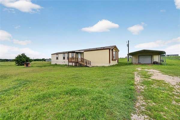 4.65 Acres of Land with Home for Lease in Bridgeport, Texas