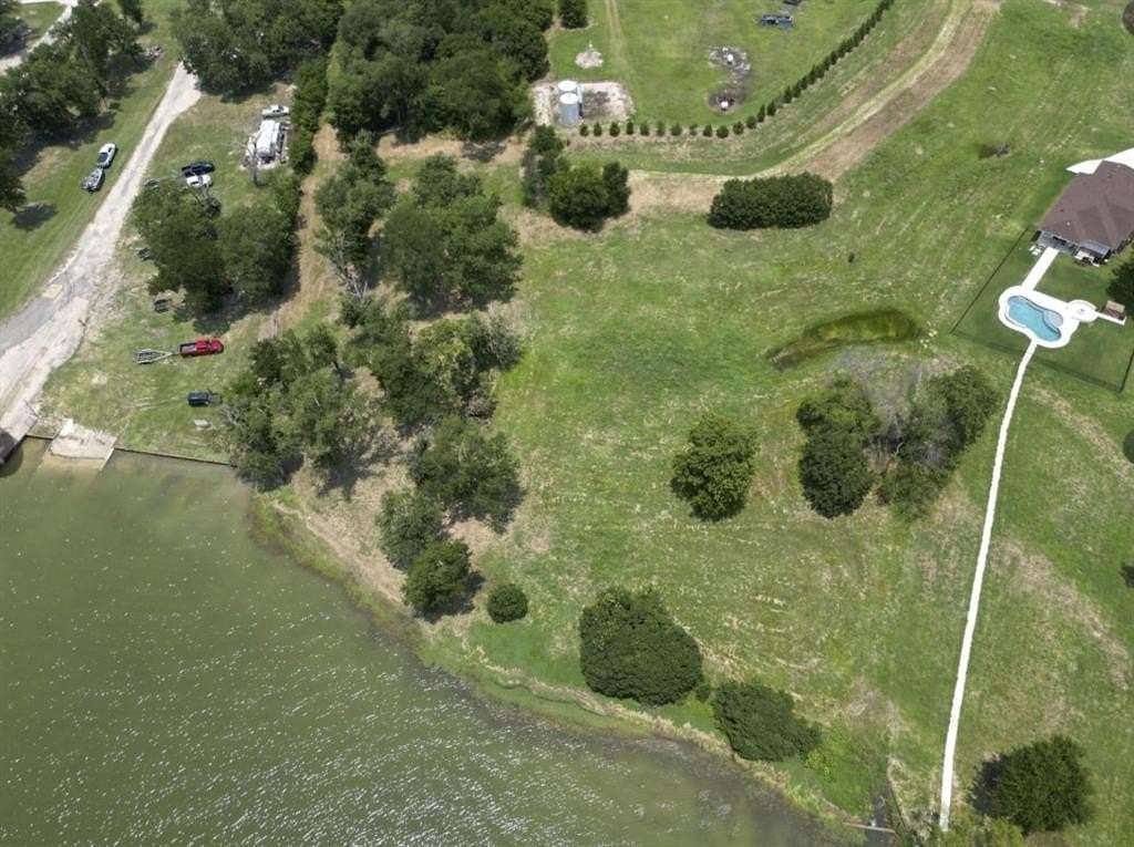 1.28 Acres of Residential Land for Sale in Corsicana, Texas