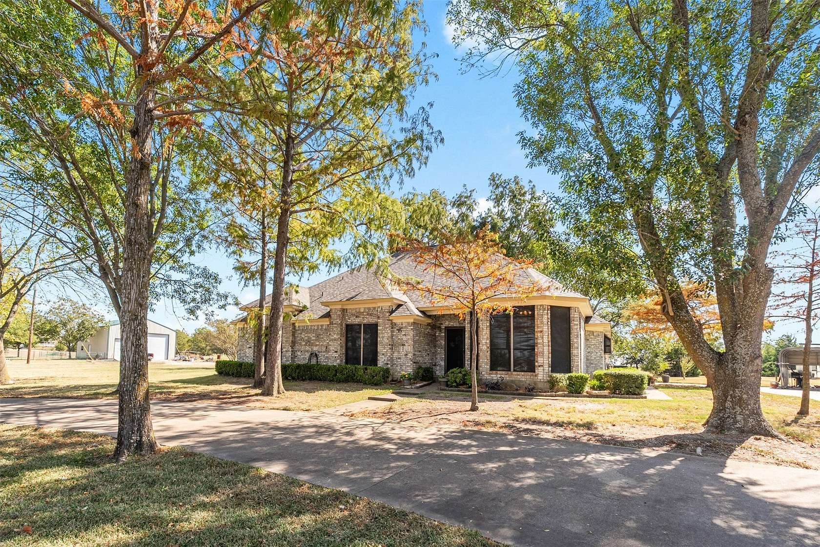 19.8 Acres of Land with Home for Sale in Kaufman, Texas