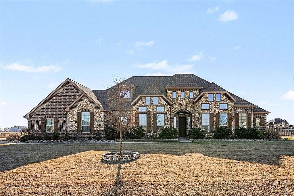 1.5 Acres of Land with Home for Sale in Rockwall, Texas
