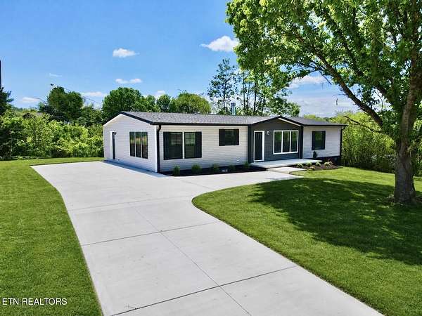 1.78 Acres of Land with Home for Sale in New Tazewell, Tennessee