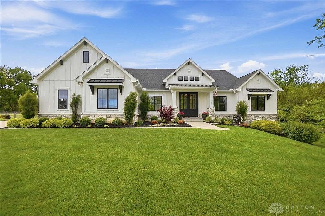 2.76 Acres of Land with Home for Sale in Clearcreek Township, Ohio