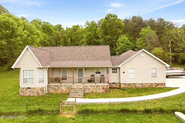 6 Acres of Land with Home for Sale in Maynardville, Tennessee