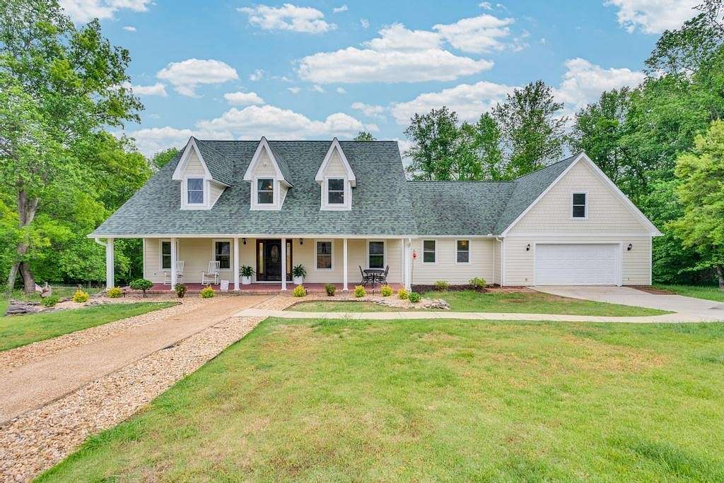 18.8 Acres of Land with Home for Sale in Sparta, Tennessee