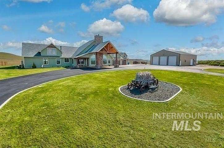 16.5 Acres of Land with Home for Sale in Payette, Idaho