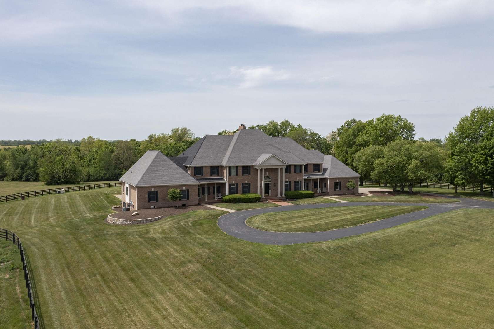 35 Acres of Land with Home for Sale in Winchester, Kentucky