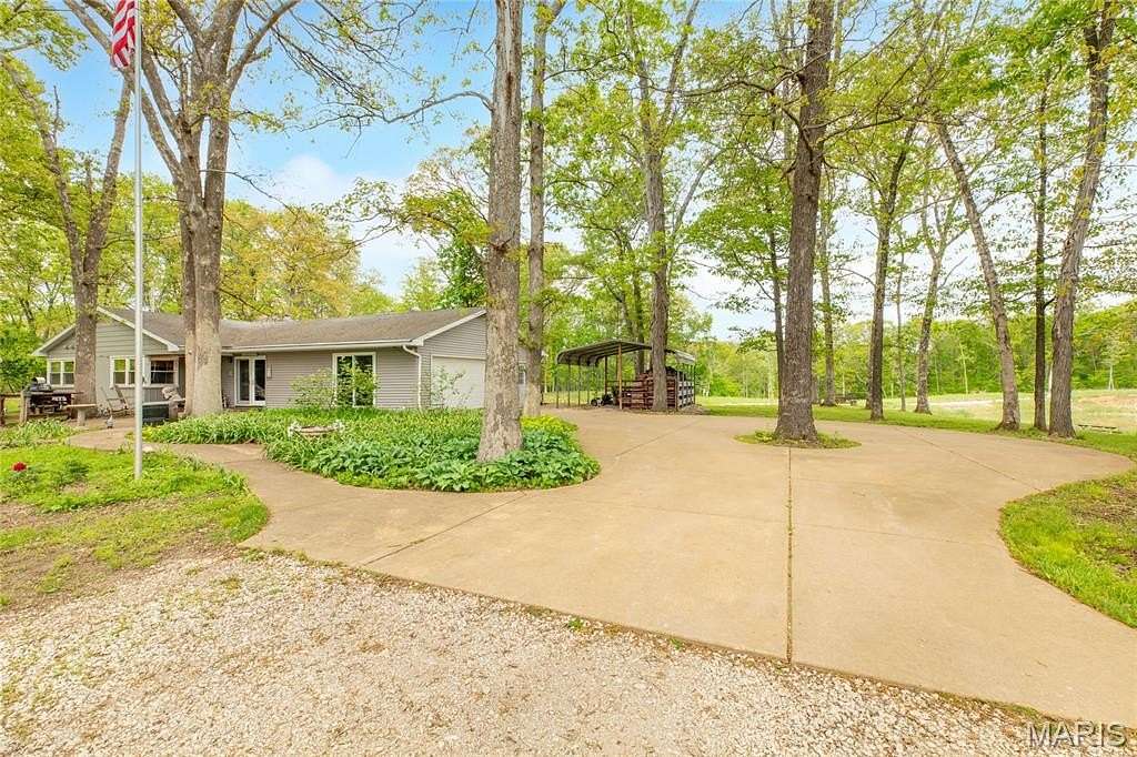 9.2 Acres of Land with Home for Sale in Dorsey, Illinois