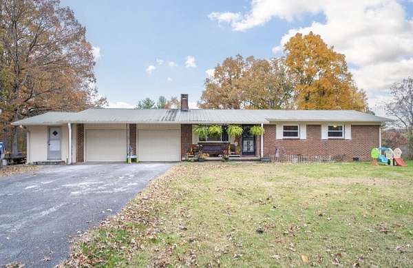 3.9 Acres of Land with Home for Sale in Signal Mountain, Tennessee