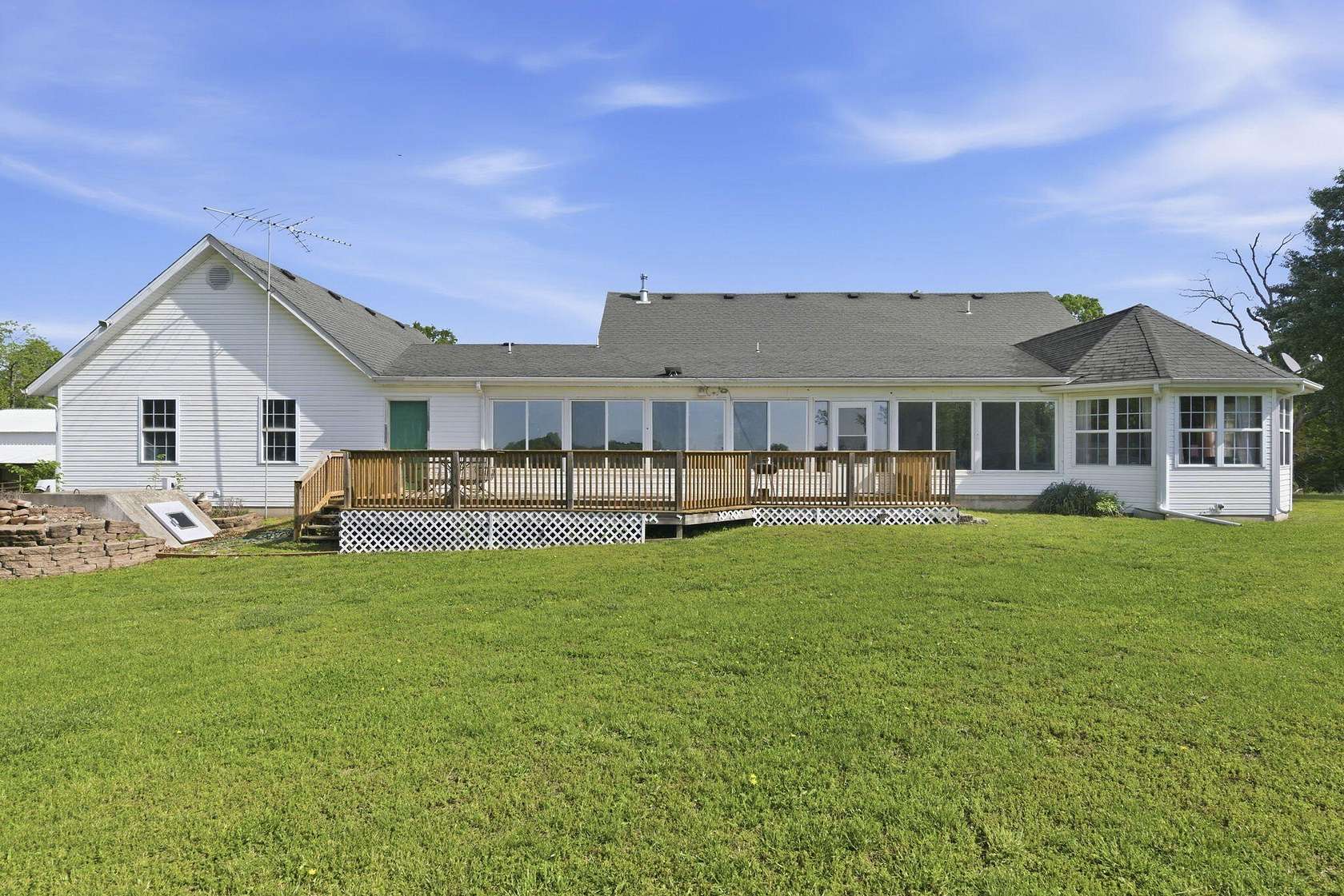 39 Acres of Land with Home for Sale in Tunas, Missouri