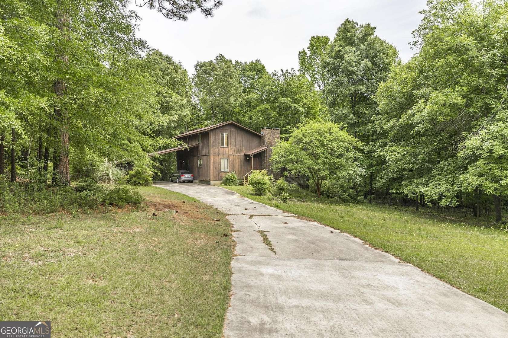 1.5 Acres of Land with Home for Sale in Warner Robins, Georgia
