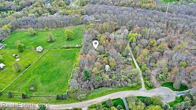 2.5 Acres of Residential Land for Sale in Groveland Township, Michigan