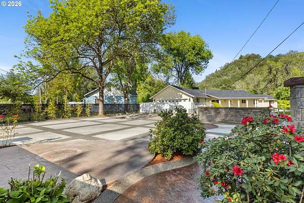 3.48 Acres of Land with Home for Sale in Roseburg, Oregon