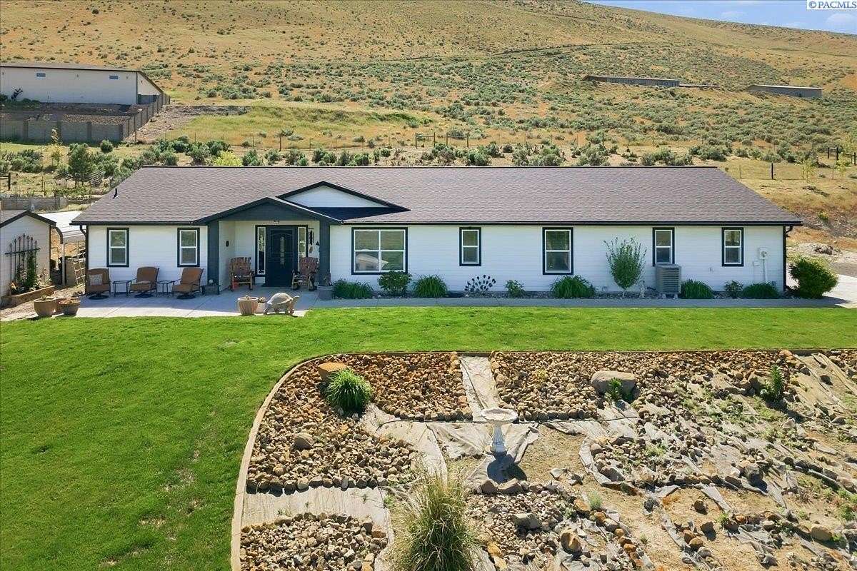 2.27 Acres of Land with Home for Sale in Benton City, Washington