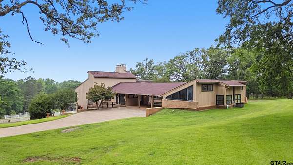 6 Acres of Land with Home for Sale in Whitehouse, Texas