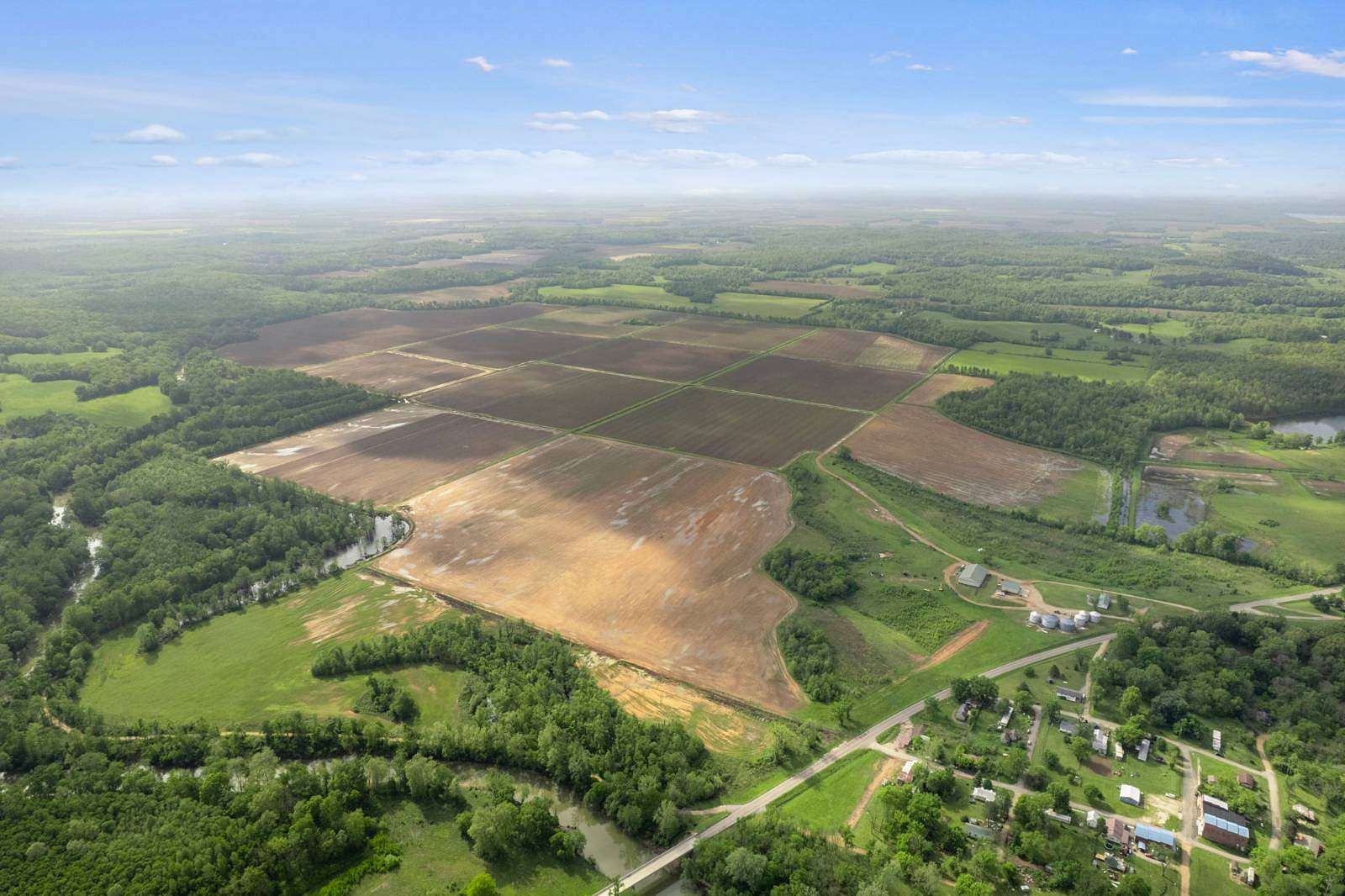 760 Acres of Land with Home for Auction in Zalma, Missouri