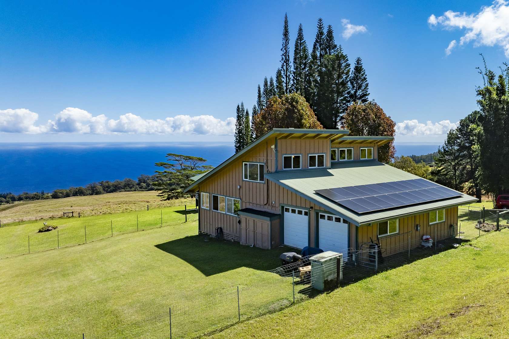 19.4 Acres of Land with Home for Sale in Laupahoehoe, Hawaii