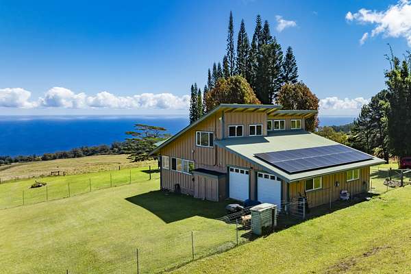 19.4 Acres of Land with Home for Sale in Laupahoehoe, Hawaii