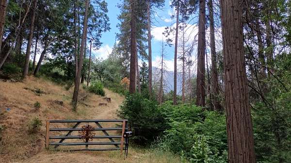 5 Acres of Land for Sale in Springville, California
