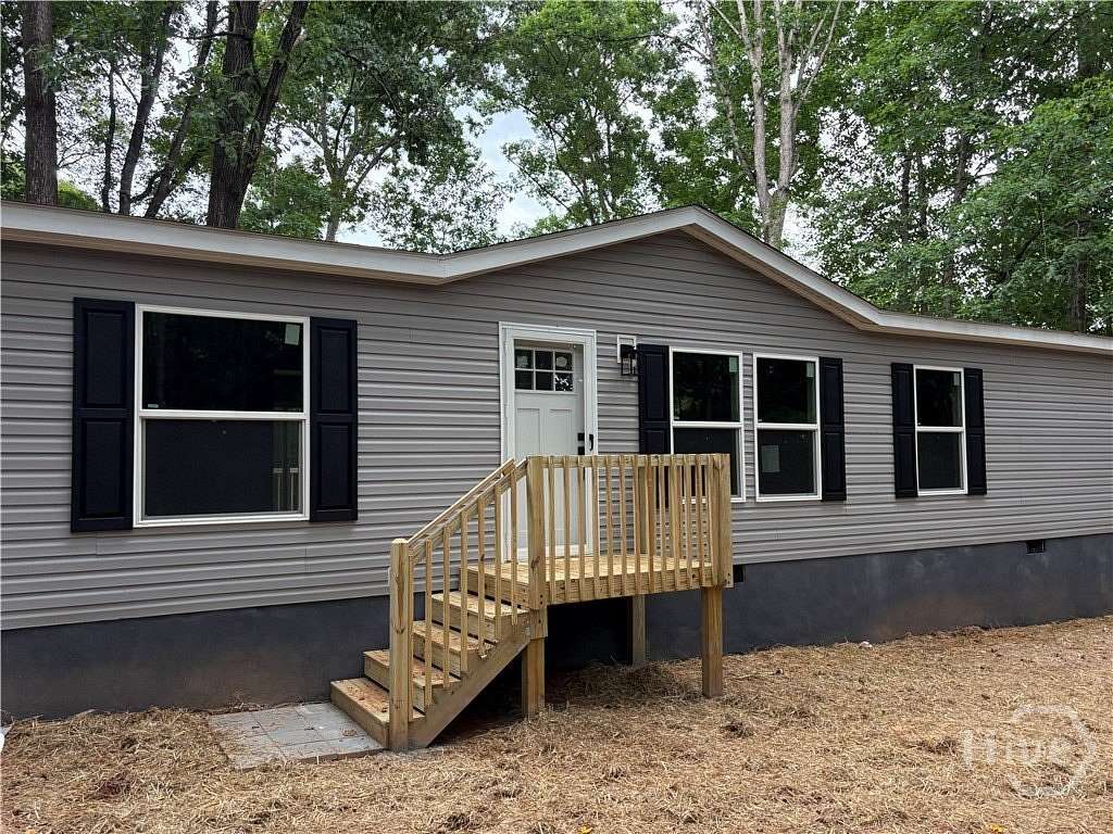7 Acres of Land with Home for Sale in Commerce, Georgia