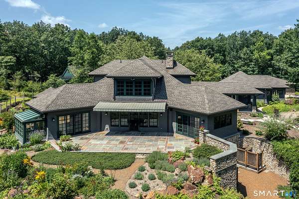 14.9 Acres of Land with Home for Sale in Middlebury, Connecticut