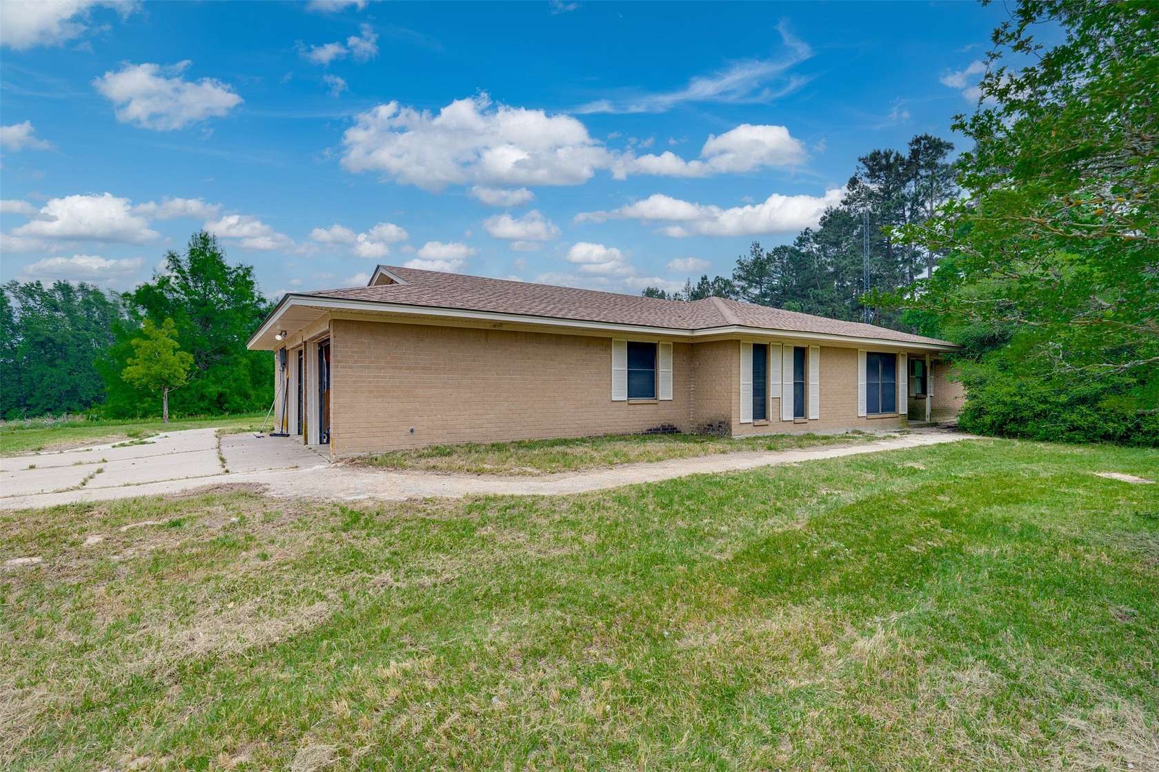 19.5 Acres of Land with Home for Sale in Palestine, Texas