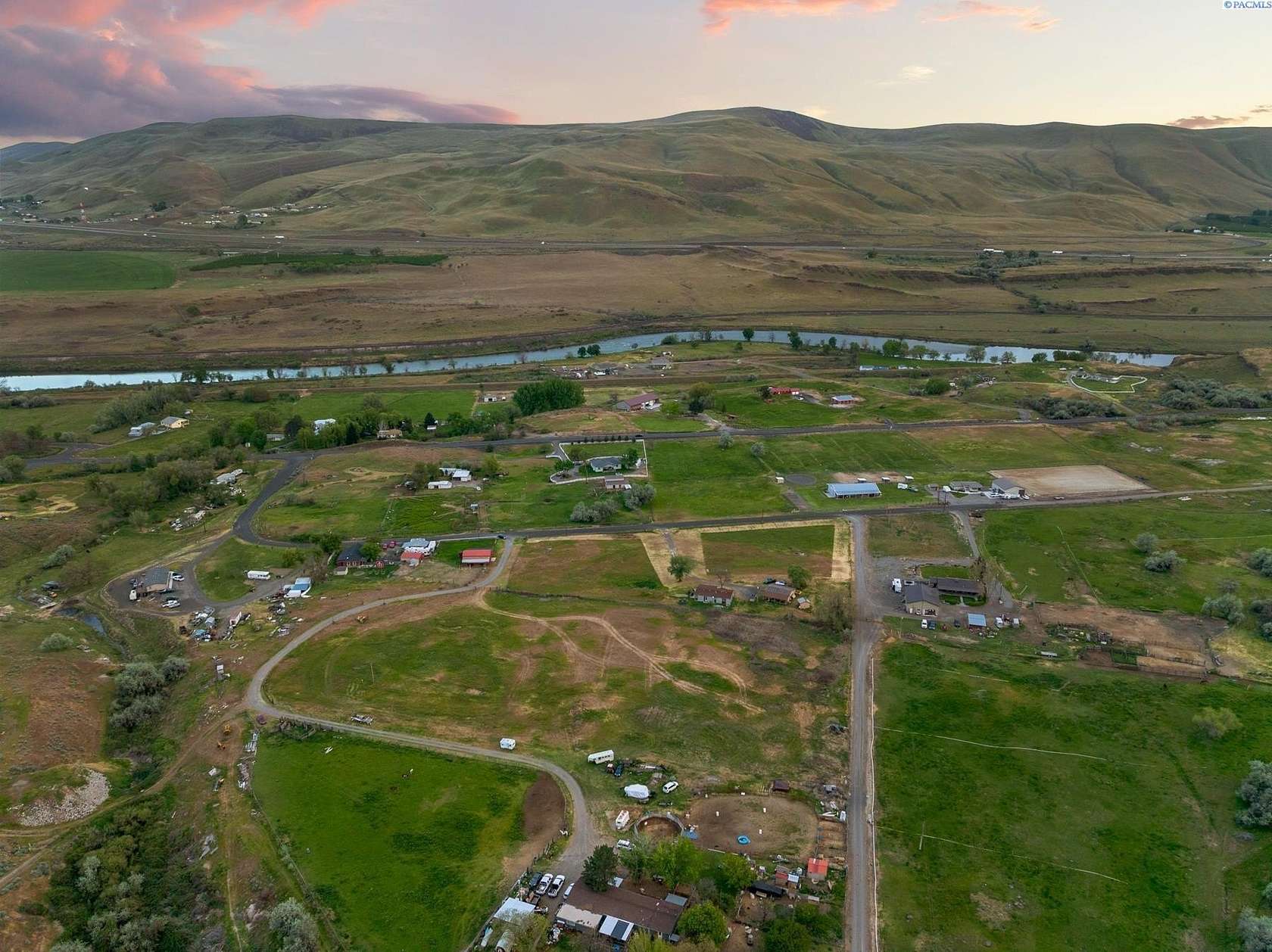 5 Acres of Residential Land for Sale in Benton City, Washington
