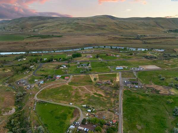 5 Acres of Residential Land for Sale in Benton City, Washington