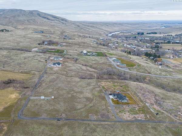 5 Acres of Residential Land for Sale in Benton City, Washington