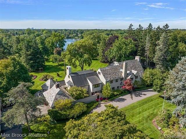 2.49 Acres of Land with Home for Sale in Bloomfield Hills, Michigan