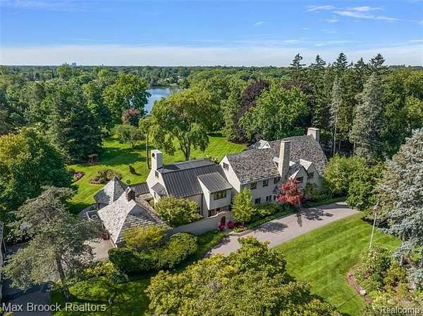 2.49 Acres of Land with Home for Sale in Bloomfield Hills, Michigan