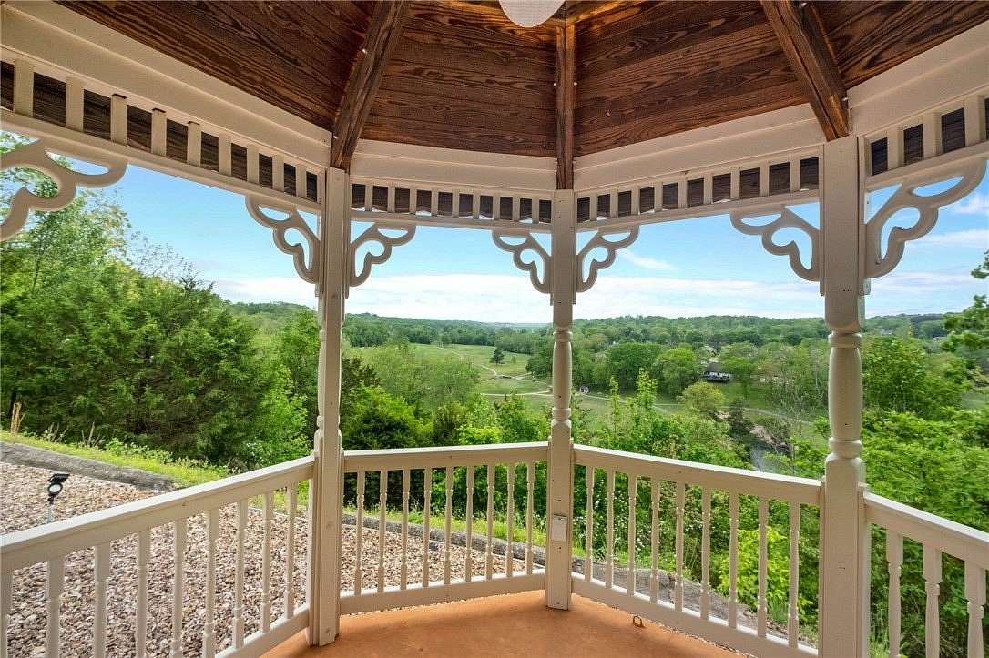 1.65 Acres of Land with Home for Sale in Bella Vista, Arkansas