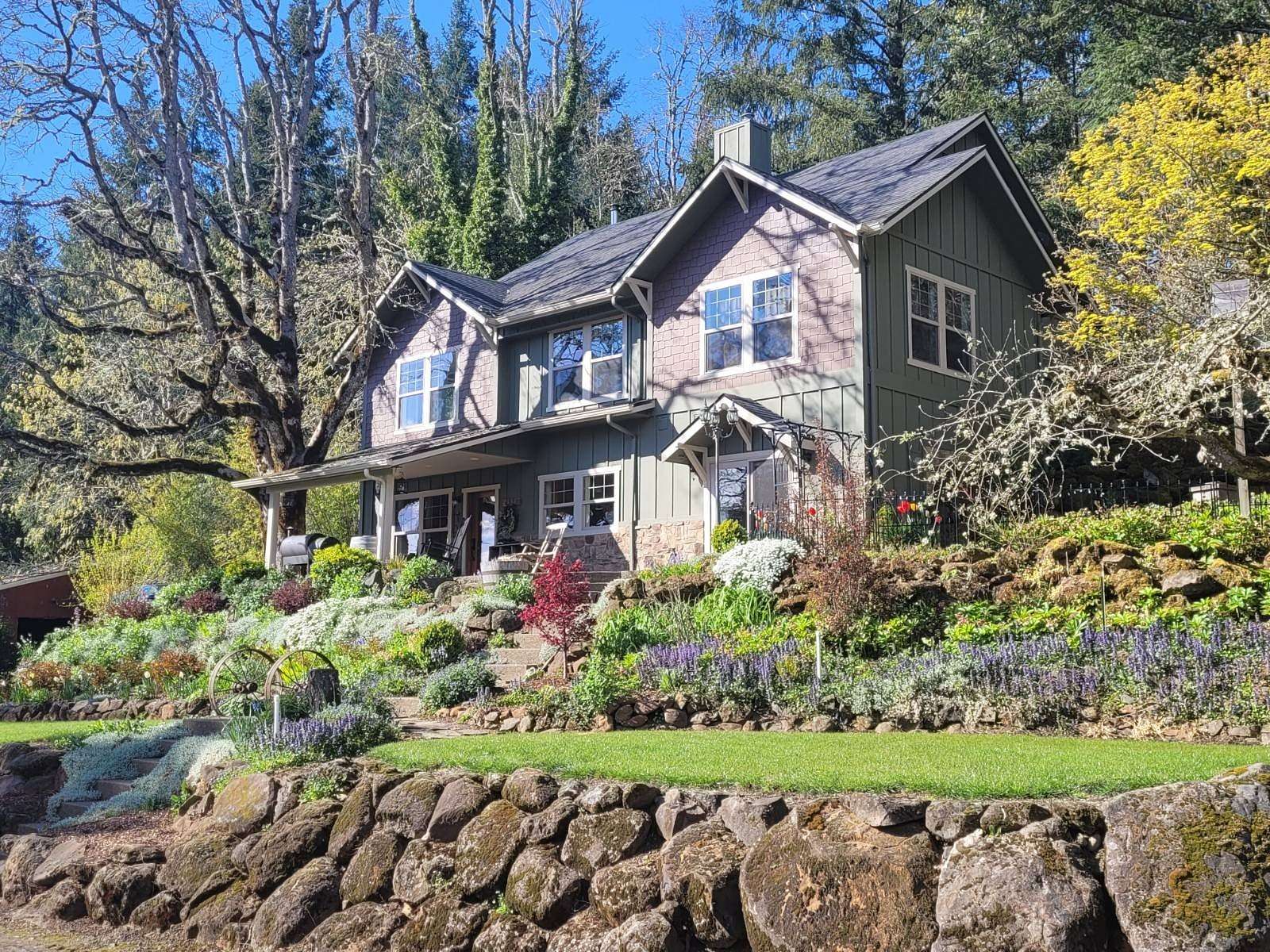 5.15 Acres of Land with Home for Sale in Scotts Mills, Oregon