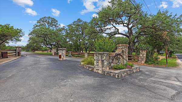 10.3 Acres of Land for Sale in San Antonio, Texas