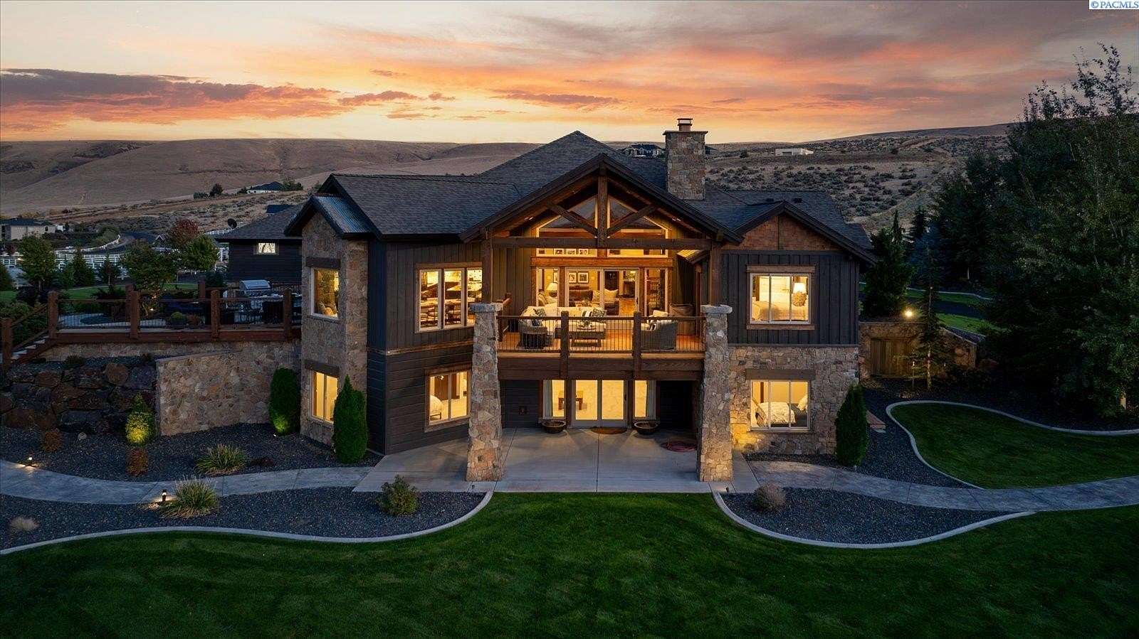 2 Acres of Land with Home for Sale in Kennewick, Washington