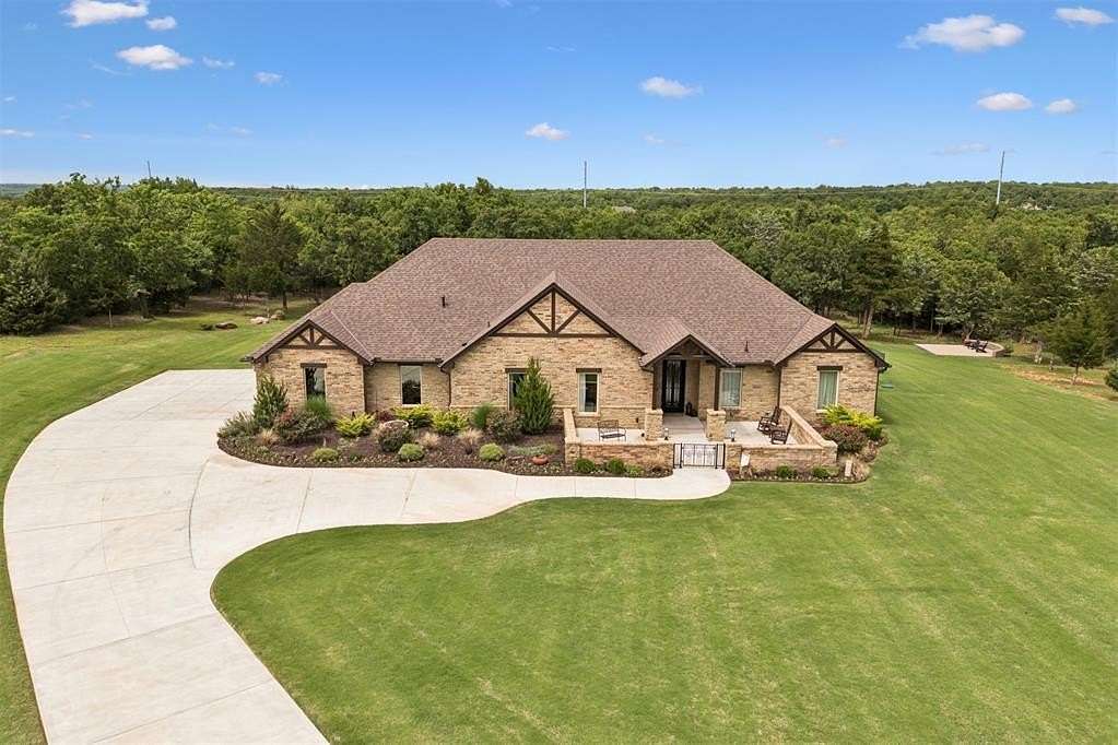12.4 Acres of Land with Home for Sale in Arcadia, Oklahoma