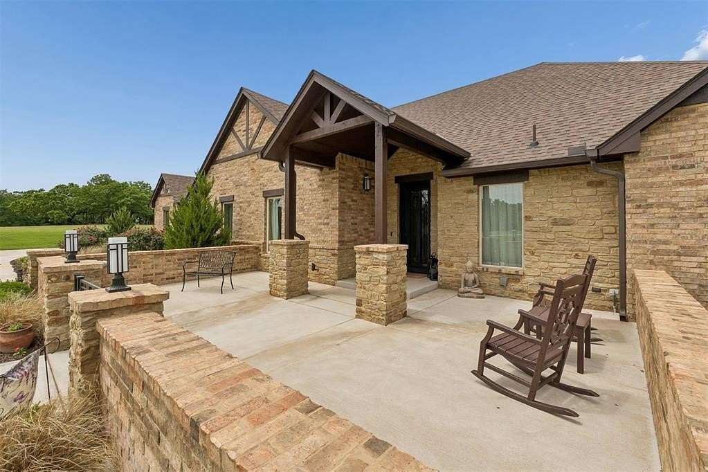 12.4 Acres of Land with Home for Sale in Arcadia, Oklahoma