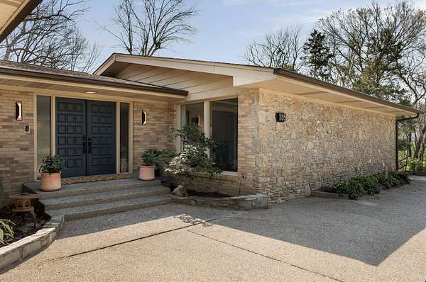 2.14 Acres of Land with Home for Sale in Franklin, Tennessee