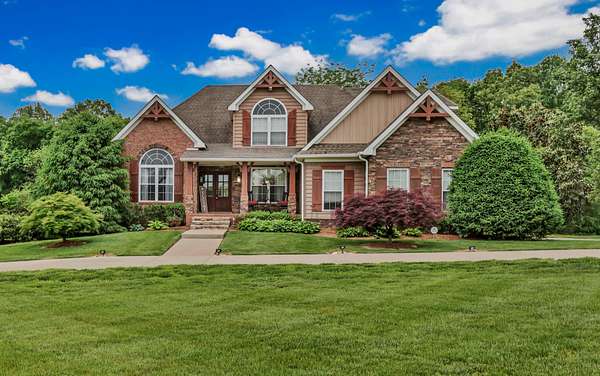 4.59 Acres of Land with Home for Sale in Clarksville, Tennessee
