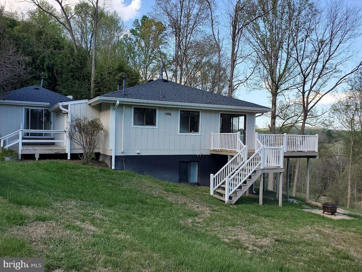 5.22 Acres of Land with Home for Lease in Marshall, Virginia