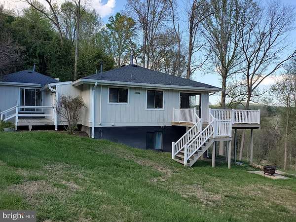 5.22 Acres of Land with Home for Lease in Marshall, Virginia