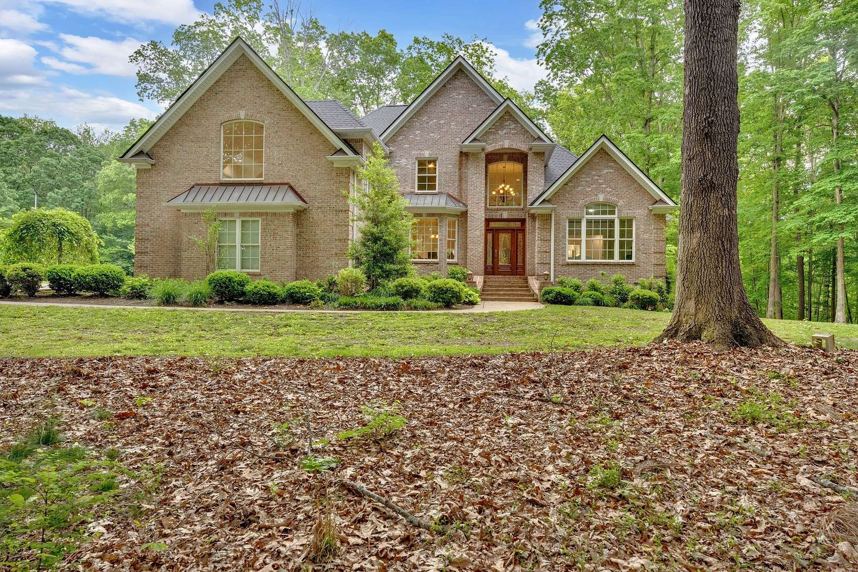 9.87 Acres of Land with Home for Sale in Springfield, Tennessee