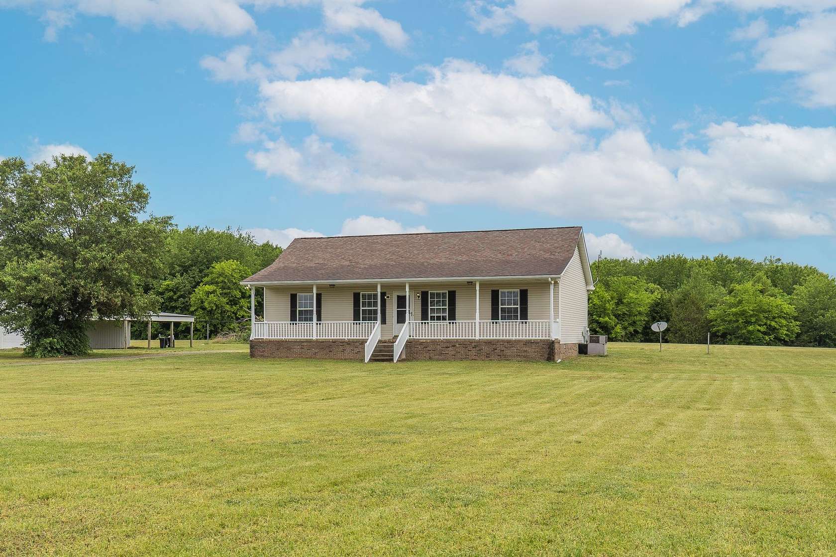 4 Acres of Land with Home for Sale in Adams, Tennessee